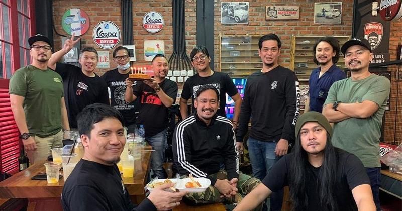 Potret Kebersamaan Anggota The Prediksi Saat Merayakan Ulang Tahun