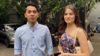 Ady Sky tersenyum bahagia di acara gender reveal Billy dan Vika Ady Sky Tersenyum Bahagia Di Acara Gender Reveal Billy Dan Vika