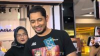 Aktor Arya Saloka alami patah jempol kaki akibat terpeleset Aktor Arya Saloka Alami Patah Jempol Kaki Akibat Terpeleset