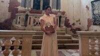 Lee Min Jung berpose di depan gereja Venice dengan tas mewah Lee Min Jung Berpose Di Depan Gereja Venice Dengan Tas Mewah