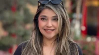 Sarah Azhari tersenyum di Los Angeles Sarah Azhari Tersenyum Di Los Angeles