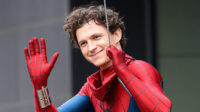 Tom Holland di lokasi syuting Spider-Man Tom Holland Di Lokasi Syuting Spider Man