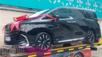 Billy Syahputra sambut Vika Kolesnaya dengan mobil Alphard Billy Syahputra Sambut Vika Kolesnaya Dengan Mobil Alphard