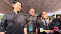 Keluarga Olla Ramlan sampaikan duka di pemakaman Keluarga Olla Ramlan Sampaikan Duka Di Pemakaman