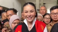 Nikita Mirzani dituntut 11 tahun penjara dan denda Rp2 miliar terkait kasus pemerasan dan pencucian uang Nikita Mirzani Dituntut 11 Tahun Penjara Dan Denda Rp2 Miliar Terkait Kasus Pemerasan Dan Pencucian Uang