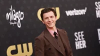 Tom Holland dikaitkan dengan peran James Bond Tom Holland Dikaitkan Dengan Peran James Bond