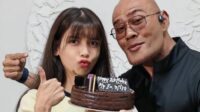 Deddy Corbuzier memberikan kue ulang tahun untuk Sabrina Chairunnisa di ulang tahunnya Deddy Corbuzier Memberikan Kue Ulang Tahun Untuk Sabrina Chairunnisa Di Ulang Tahunnya