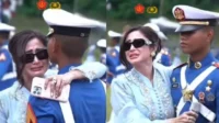 Dewi Perssik menangis haru memeluk putranya Gegep saat wisuda Prabhatar Akmil Dewi Perssik Menangis Haru Memeluk Putranya Gegep Saat Wisuda Prabhatar Akmil