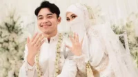 Fiki Naki sebelum menikah dengan Tinandrose pernah menjalin kisah asmara internasional Fiki Naki Sebelum Menikah Dengan Tinandrose Pernah Menjalin Kisah Asmara Internasional
