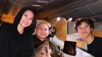 BCL dan Tiko Aryawardhana tersenyum di pesawat saat perayaan ulang tahun Bcl Dan Tiko Aryawardhana Tersenyum Di Pesawat Saat Perayaan Ulang Tahun