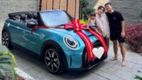 Bella Bonita merayakan ulang tahun ke-27 dengan hadiah MINI Cabrio Seaside Edition langka dari Denny Caknan Bella Bonita Merayakan Ulang Tahun Ke 27 Dengan Hadiah Mini Cabrio Seaside Edition Langka Dari Denny Caknan