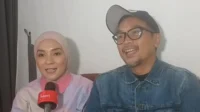 Enno Lerian curhat baper karena suami dikira mirip kakek di TikTok Enno Lerian Curhat Baper Karena Suami Dikira Mirip Kakek Di Tiktok
