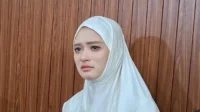 Inara Rusli bantah rumor gelang dan baju umrah couple dengan Insanul Fahmi Inara Rusli Bantah Rumor Gelang Dan Baju Umrah Couple Dengan Insanul Fahmi