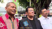 Kuasa hukum Reza Gladys menjelaskan gugatan Nikita Mirzani di depan media. Kuasa Hukum Reza Gladys Menjelaskan Gugatan Nikita Mirzani Di Depan Media
