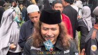 Mat Drajat menghadiri pemakaman Epy Kusnandar Mat Drajat Menghadiri Pemakaman Epy Kusnandar