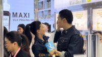 Momen manis Sarwendah dan Giorgio di balik layar kerja bareng Momen Manis Sarwendah Dan Giorgio Di Balik Layar Kerja Bareng