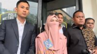 Wardatina Mawa memberikan keterangan pers terkait laporan perselingkuhan Wardatina Mawa Memberikan Keterangan Pers Terkait Laporan Perselingkuhan