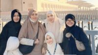 Fitri Tropica dan putrinya, Sada, mengalami momen haru di Raudah Masjid Nabawi Fitri Tropica Dan Putrinya, Sada, Mengalami Momen Haru Di Raudah Masjid Nabawi