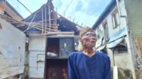 Rumah Diding Boneng yang Ambruk Sudah Berusia 100 Tahun Rumah Diding Boneng Yang Ambruk Sudah Berusia 100 Tahun