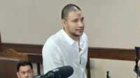 Ammar Zoni Berikan Klarifikasi Soal Dugaan Penganiayaan dan Paksaan Pegang Tas Bukti Narkoba Ammar Zoni Berikan Klarifikasi Soal Dugaan Penganiayaan Dan Paksaan Pegang Tas Bukti Narkoba