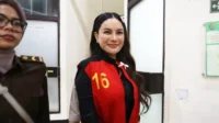 Nikita Mirzani tetap menjalankan ibadah Ramadan dengan khusyuk di Rutan Pondok Bambu Nikita Mirzani Tetap Menjalankan Ibadah Ramadan Dengan Khusyuk Di Rutan Pondok Bambu