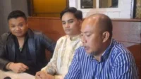 Pengacara Ressa Rizky menegur keras Irfan Hakim dan Iis Dahlia karena dianggap membela Denada Pengacara Ressa Rizky Menegur Keras Irfan Hakim Dan Iis Dahlia Karena Dianggap Membela Denada