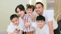 Raffi Ahmad dan Nagita Slavina Sambut Kehadiran Bayi Laki-Laki dirumah Andara Raffi Ahmad Dan Nagita Slavina Sambut Kehadiran Bayi Laki Laki Dirumah Andara