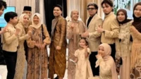 Thariq Halilintar Pasang Badan Bantah Rumor Gen Halilintar Abaikan Aurel Hermansyah Saat Foto Keluarga Thariq Halilintar Pasang Badan Bantah Rumor Gen Halilintar Abaikan Aurel Hermansyah Saat Foto Keluarga
