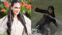 Aktris Luna Maya menceritakan perjuangan hidup dan mati saat terseret arus sungai demi memerankan karakter ikonik Suzzanna. Aktris Luna Maya Menceritakan Perjuangan Hidup Dan Mati Saat Terseret Arus Sungai Demi Memerankan Karakter Ikonik Suzzanna