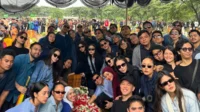 Alasan Keluarga dan Sahabat Pakai Baju Biru di Pemakaman Vidi Aldiano Alasan Keluarga Dan Sahabat Pakai Baju Biru Di Pemakaman Vidi Aldiano