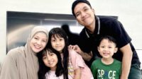 Desta Mahendra Tak Bisa Bayangkan Anak-Anaknya Punya Ibu Baru Desta Mahendra Tak Bisa Bayangkan Anak Anaknya Punya Ibu Baru