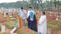 Harry Kiss Ceritakan Lebaran Pertama Keluarga Setelah Kepergian Vidi Aldiano Harry Kiss Ceritakan Lebaran Pertama Keluarga Setelah Kepergian Vidi Aldiano