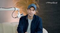 Jonathan Frizzy mengungkapkan rasa sesalnya bercerai dengan Dhena Devanka Jonathan Frizzy Mengungkapkan Rasa Sesalnya Bercerai Dengan Dhena Devanka