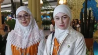 Kimberly Ryder memutuskan tetap berangkat umrah meski situasi Timur Tengah memanas. Kimberly Ryder Memutuskan Tetap Berangkat Umrah Meski Situasi Timur Tengah Memanas