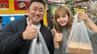 Lisa BLACKPINK mengungkapkan kegemarannya mencicipi sate dan nasi goreng di sela proses syuting film Extraction Lisa Blackpink Mengungkapkan Kegemarannya Mencicipi Sate Dan Nasi Goreng Di Sela Proses Syuting Film Extraction