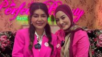 Cici Faramida Ungkap Rahasia Kulit Sehat Lewat Secretome Stem Cell Prof.Dr.Deby Vinski Msc,PhD bersama penyanyi dangdut Cici Faramida berpose usai menjalani perawatan Secretome Stem Cell di klinik Perfect Beauty, Jakarta Selatan, Jumat (13/3/2026). Perawatan anti-aging tersebut dilakukan untuk membantu menjaga kesehatan kulit dan kebugaran tubuh.