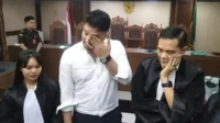 Ammar Zoni Menangis Bacakan Pleidoi, Ceritakan Pemakaman Ayah dalam Borgol Ammar Zoni Menangis Bacakan Pleidoi, Ceritakan Pemakaman Ayah Dalam Borgol