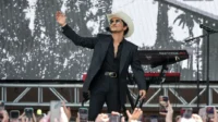 Bruno Mars Bercanda soal Utang Judi di Panggung Pembukaan The Romantic Tour Las Vegas Bruno Mars Bercanda Soal Utang Judi Di Panggung Pembukaan The Romantic Tour Las Vegas