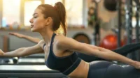 Manfaat Pilates untuk Wanita. Otot Inti, Panggul, hingga Kesehatan Mental Manfaat Pilates Untuk Wanita