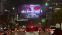 Netizen Desak Copot Billboard Aku Harus Mati Setelah Anak-Anak Menangis Saat Melihatnya Netizen Desak Copot Billboard Aku Harus Mati Setelah Anak Anak Menangis Saat Melihatnya
