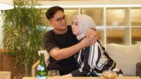 Pelukan Haru Doni Salmanan dan Dinan Fajrina Usai Empat Tahun Terpisah Pelukan Haru Doni Salmanan Dan Dinan Fajrina Usai Empat Tahun Terpisah