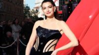 Viral Ucap InsyaAllah, Anne Hathaway Dapat Hadiah Al-Quran di London Viral Ucap Insyaallah, Anne Hathaway Dapat Hadiah Al Quran Di London