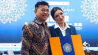Anang Menangis Bangga, Ashanty Resmi Bergelar Doktor. Wisuda Bareng pun Menanti Anang Menangis Bangga, Ashanty Resmi Bergelar Doktor