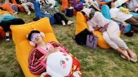 Kontes Tidur Siang di Sungai Han Ungkap Krisis Kurang Tidur Warga Korea Selatan Kontes Tidur Siang Di Sungai Han Ungkap Krisis Kurang Tidur Warga Korea Selatan