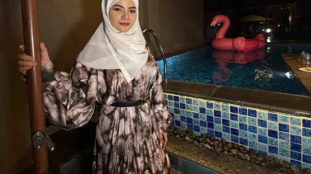 Dinar Candy Syukuran Rumah Ketiga, Lift dan Kolam Renang Jadi Sorotan Dinar Candy Syukuran Rumah Ketiga, Lift Dan Kolam Renang Jadi Sorotan