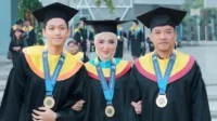 Impian Lama Terwujud, Momen Haru Anang, Ashanty, dan Azriel Saat Wisuda Bersama Impian Lama Terwujud, Momen Haru Anang, Ashanty, Dan Azriel Saat Wisuda Bersama