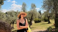 Dari Kebun Zaitun Tuscany ke Danau Como Potret Liburan Enzy Storia yang Bikin Iri Dari Kebun Zaitun Tuscany Ke Danau Como Potret Liburan Enzy Storia Yang Bikin Iri