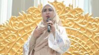Oki Setiana Dewi Bantah Keras Isu Rumah Tangga Retak Oki Setiana Dewi Bantah Keras Isu Rumah Tangga Retak